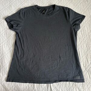 UGG Women’s Short Sleeve Crew Tee in Black Size M